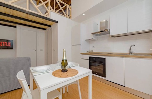 Zona Padova Apartment | Clit1: Bright Loft Near Loreto