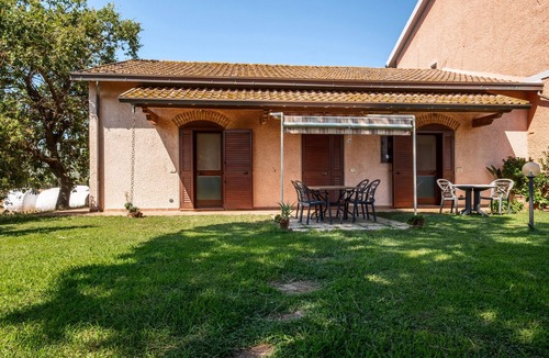 Grosseto Apartment | Col Moschin Room 2 with Shared Terrace, Wi-Fi and Air Conditioning