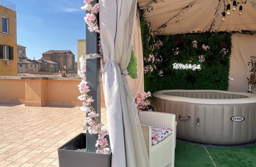 Monti Apartment | Colosseum ★ - Rooftop with HOT jacuzzi and Skyline of Rome