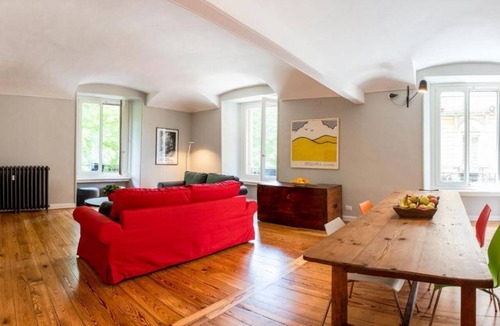 Historic Centre Apartment | Comfort For Groups & Families in city center