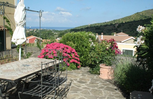 Alani Apartment | Comfortable apartment in an old manor house in a panoramic location