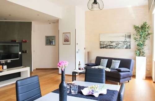 Sestri Ponente Apartment | Comfort & Relaxation - Jacuzzi - Parking & Near the Airport