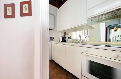 Monti Apartment | Comfort Studio, A Few Steps From The Colosseum By Halldis