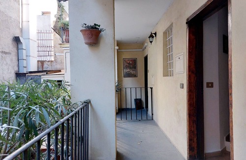 Monti Apartment | Comfort Studio, A Few Steps From The Colosseum By Halldis