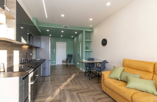 San Paolo Apartment | Comfortable 65sqm apartment, able to accommodate up to 4 people, located on the 4th floor (with elevator not suitable for disabled people) of a building located five minutes walk away from Sandretto Re Rebaudengo Foundation for the Contemporary Arts. The