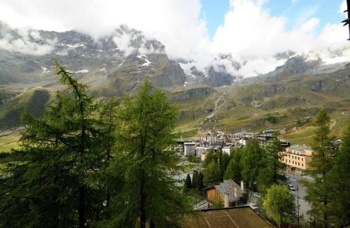 Cervinia Apartment | Contemporary Apartment in Breuil-Cervinia near Ski Area
