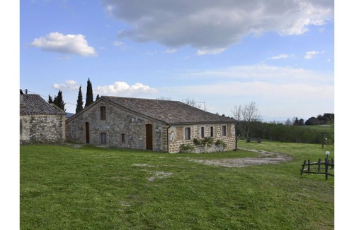 Orvieto House | CORTE ESTERNA APARTMENT 1 in farmhouse with pool in Orvieto