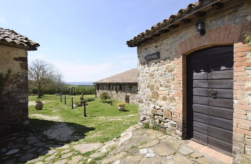 Orvieto House | CORTE ESTERNA APARTMENT 1 in farmhouse with pool in Orvieto