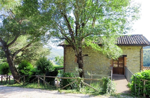 Monte Santa Maria Tiberina House | Cosy apartment in villa for 4 people with WIFI, pool, pets allowed and parking