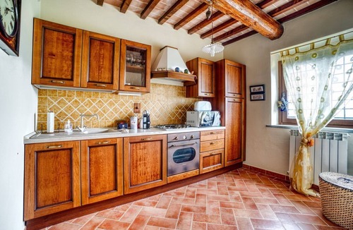 Castiglione del Lago Apartment | Cosy and roomy apartment of 110 sqm for 6 persons on the 1st floor of a rustic-style farmhouse (NO lift or stairs for access), immersed in the Umbrian countryside.The accommodation consists of a kitchen, a living room, three bedrooms, two bathrooms and t