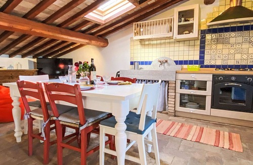 Castellina Marittima Apartment | Cosy apartment for 5 guests with WIFI, patio and pets allowed