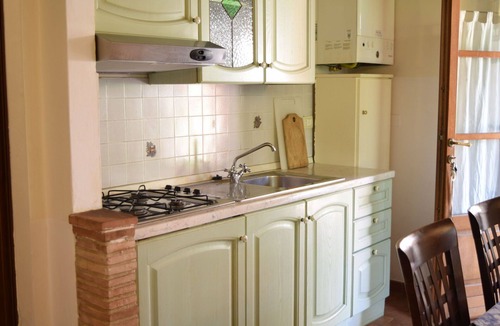 Castiglione del Lago Apartment | Cosy apartment for 6 guests with WIFI, A/C, pool, TV, veranda and pets allowed