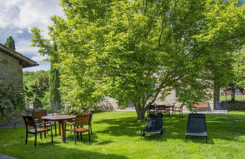 Loro Ciuffenna Villa | Cosy apartment in villa for 4 guests with pool, WIFI and parking