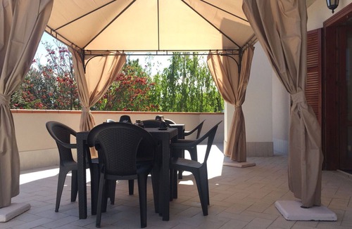 Roseto degli Abruzzi Villa | Cosy apartment in villa for 6 people with WIFI, TV and patio