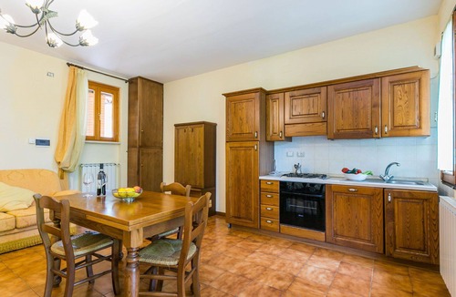 Badia Agnano Apartment | Cosy apartment for 5 guests with WIFI, pool, TV, patio, pets allowed and panoramic view