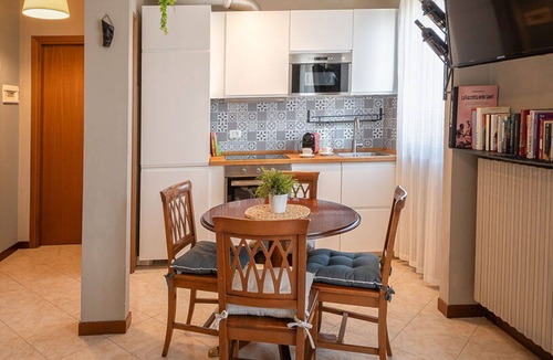 Pavia Apartment | Cosy apartment for 3 people with WIFI, A/C, TV, terrace, pets allowed and panoramic view
