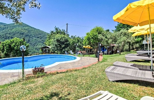 Dicomano Apartment | Cosy apartment for 4 guests with pool, WIFI, TV, patio and pets allowed