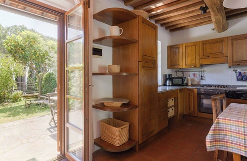 Giuncarico Apartment | Cosy apartment for 4 people with WIFI, TV, patio, pets allowed and panoramic view
