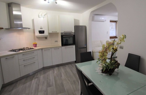Dumenza Apartment | Cosy apartment for 4 people with WIFI, TV and balcony