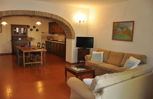 Il Poggio Apartment | Cosy apartment for 4 people with pool, WIFI, TV, pets allowed and panoramic view