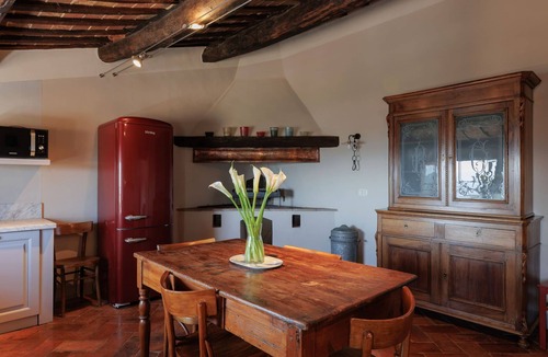 Cortona Old Town Apartment | Cosy apartment for 4 people with A/C, WIFI, TV, terrace, pets allowed and panoramic view