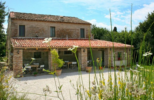 Granarola Apartment | Cosy apartment for 4 people with WIFI, pool, A/C, TV, patio, pets allowed and panoramic view