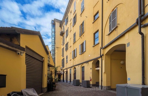 Porta Romana Apartment | Cosy apartment for 4 people with WIFI, A/C, TV and pets allowed