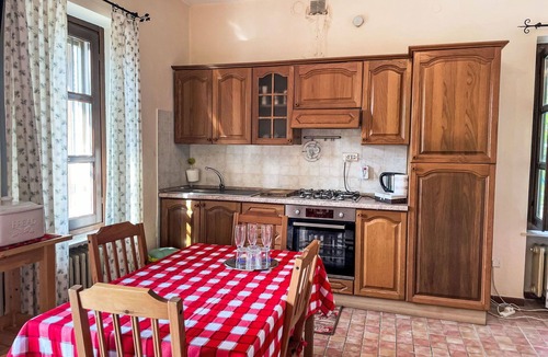 Asti Apartment | Cosy apartment for 4 people with WIFI, TV, patio, pets allowed and panoramic view
