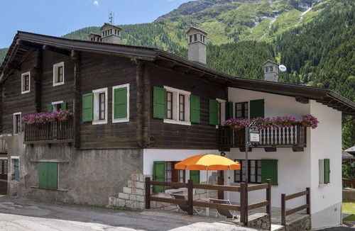 Macugnaga Apartment | Cosy apartment for 6 guests with TV, balcony, pets allowed and panoramic view