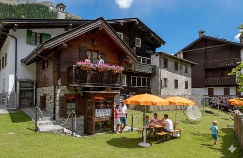 Macugnaga Apartment | Cosy apartment for 6 guests with TV, balcony, pets allowed and panoramic view