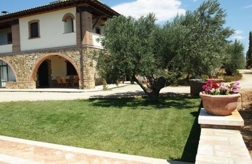 Follonica Apartment | Cosy apartment for 6 guests with TV, patio and panoramic view