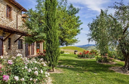 Allerona Apartment | Cosy apartment for 6 people with WIFI, pool, TV, patio, pets allowed and panoramic view