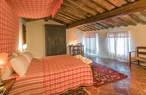 Umbertide Apartment | Cosy apartment for 8 people with pool, WIFI, A/C, TV, panoramic view and parking