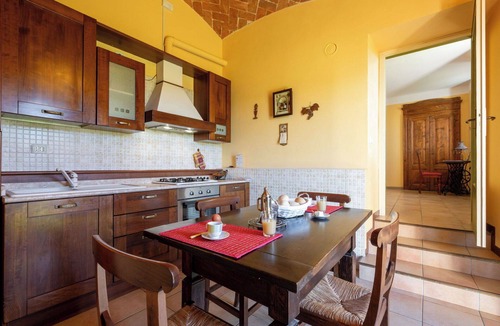 Cossombrato Apartment | Cosy apartment for 3 guests with pool, WIFI, A/C, TV, patio and pets allowed
