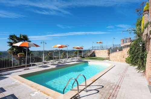 Cossombrato Apartment | Cosy apartment for 7 people with WIFI, pool, A/C, TV, patio and pets allowed