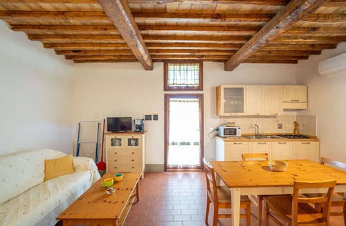 Montebonello Apartment | Cosy apartment for 4 people with WIFI, pool, A/C, TV, pets allowed and panoramic view