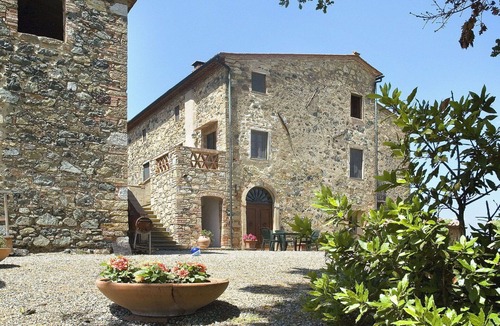 San Macario In Monte Villa | Cosy apartment in villa for 4 guests with WIFI, pool, TV, patio and pets allowed