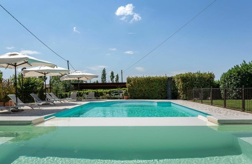 Montoro Villa | Cosy apartment in villa for 3 guests with WIFI, pool, hot tub, TV, panoramic view and parking