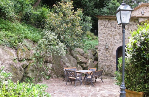 Roccastrada Villa | Cosy apartment in villa for 4 guests with pool, WIFI, TV, patio and pets allowed