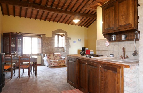Roccastrada Villa | Cosy apartment in villa for 2 guests with WIFI, TV, patio and pets allowed