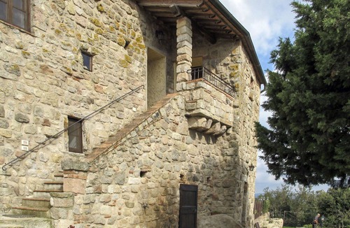 Roccastrada Villa | Cosy apartment in villa for 2 guests with WIFI, TV, patio and pets allowed