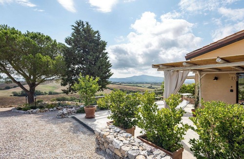 Roccastrada House | Cosy apartment in villa for 2 people with A/C, private pool, WIFI, TV, terrace and panoramic view