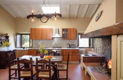 Pontassieve House | Cosy apartment in villa for 6 people with A/C, pool, WIFI, TV, patio and panoramic view