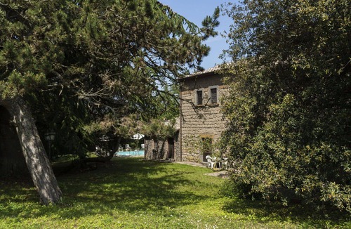 Capraccia Villa | Cosy apartment in villa for 6 people with WIFI, pool, TV, patio and pets allowed