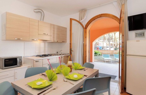 Lido degli Estensi House | Cosy apartment in villa for 6 people with WIFI, pool, A/C, TV, terrace and pets allowed