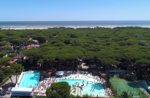 Lido degli Estensi House | Cosy apartment in villa for 6 people with WIFI, pool, A/C, TV, terrace and pets allowed
