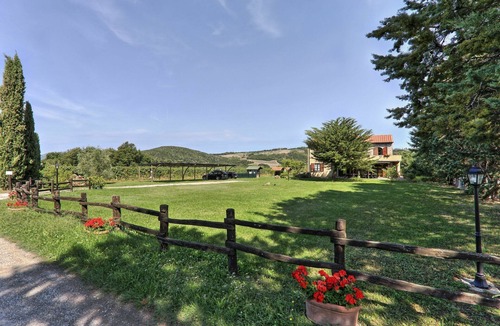 Pomarance Villa | Cosy apartment in villa for 5 people with pool, WIFI, TV, terrace and panoramic view