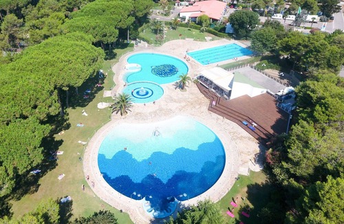 Baia Domizia House | Cosy apartment in villa for 5 guests with WIFI, pool, A/C, TV and terrace