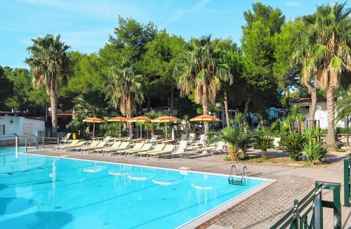 Montincello House | Cosy apartment in villa for 4 guests with A/C, pool, WIFI, TV, terrace and pets allowed