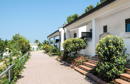 Montincello House | Cosy apartment in villa for 4 guests with A/C, pool, WIFI, TV, terrace and pets allowed